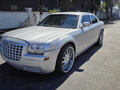 Used 2005 Chrysler 300 RWD image 2