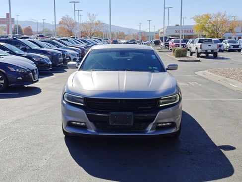 Used 2015 Dodge Charger SXT image 2