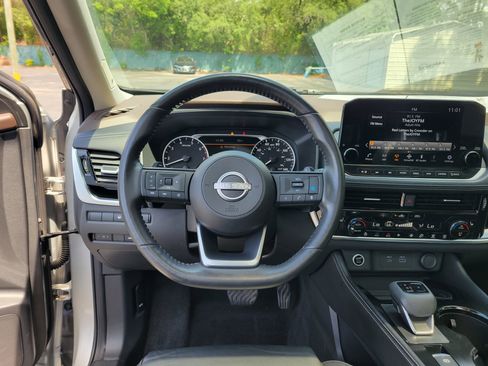 Used 2023 Nissan Rogue SL w/ SL Premium Package FWD image 13