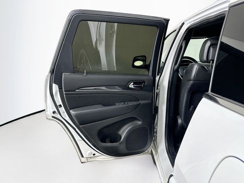 Used 2020 Jeep Grand Cherokee Overland RWD image 27