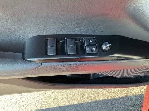 Used 2025 Toyota Camry LE image 4