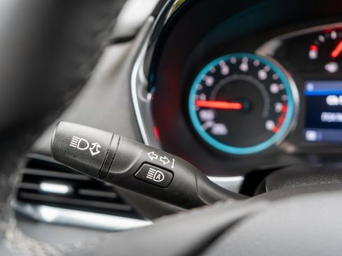 Used 2023 Chevrolet Traverse LT image 26