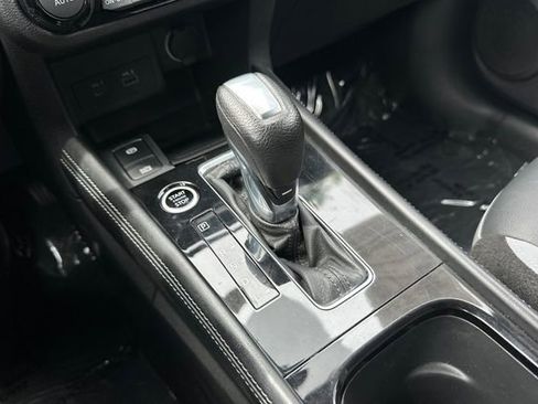 Used 2022 Nissan Kicks SR w/ Premium Package image 25