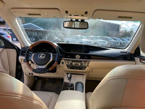 Used 2013 Lexus ES 300h w/ Luxury Pkg image 14