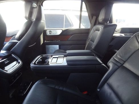 Used 2024 Lincoln Navigator Reserve image 5