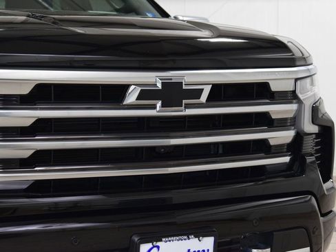 Used 2024 Chevrolet Silverado 1500 High Country w/ Technology Package AWD/4WD image 11