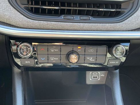 New 2026 Jeep Compass Latitude AWD/4WD image 20