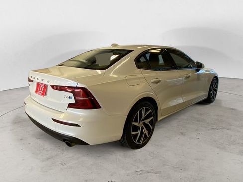 Used 2020 Volvo S60 T6 Momentum image 5