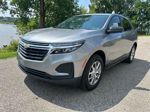 Used 2023 Chevrolet Equinox LS w/ LS Convenience Package AWD/4WD image 1