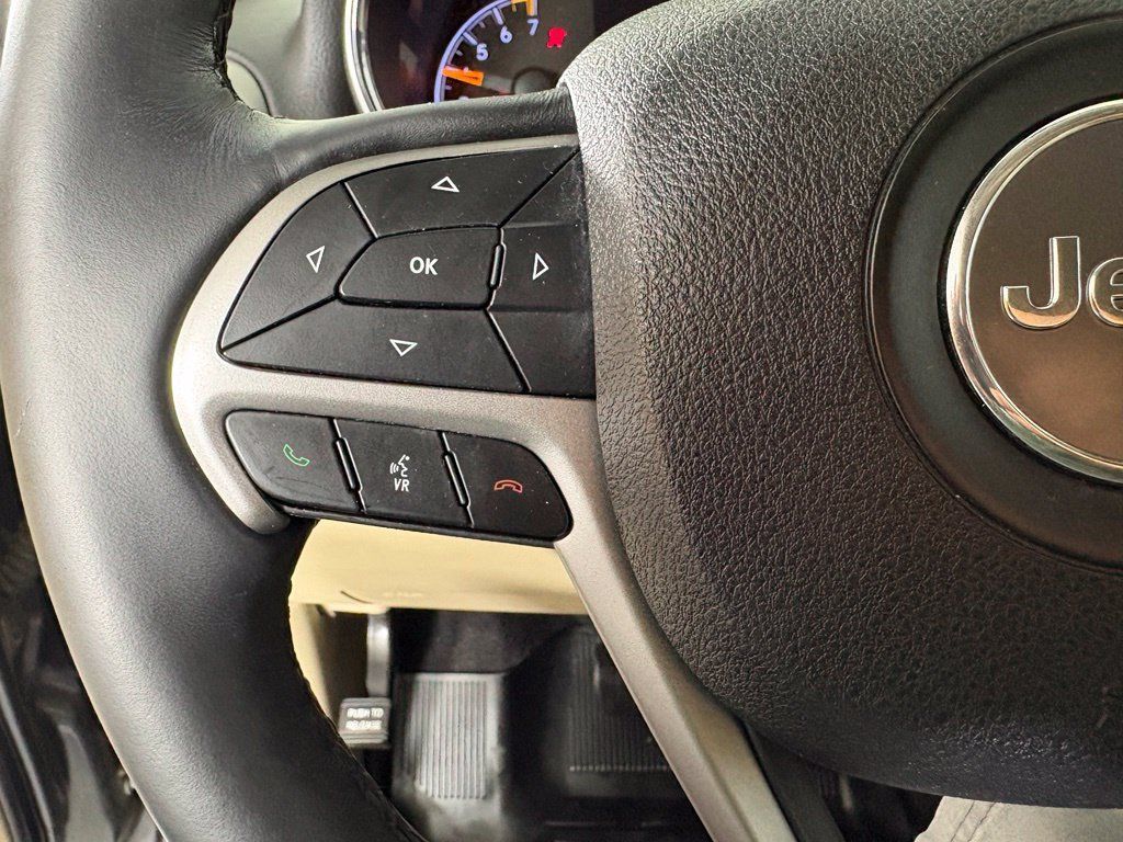 Used 2018 Jeep Grand Cherokee Laredo AWD/4WD image 24