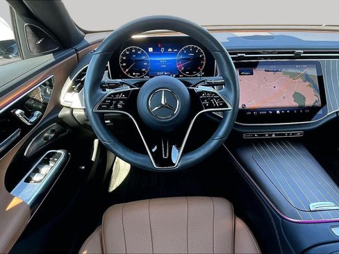 Used 2025 Mercedes-Benz E 350 4MATIC Sedan image 6