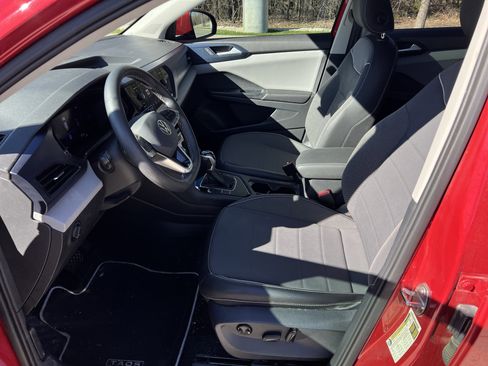 Used 2023 Volkswagen Taos SE w/ Panoramic Sunroof Package image 16