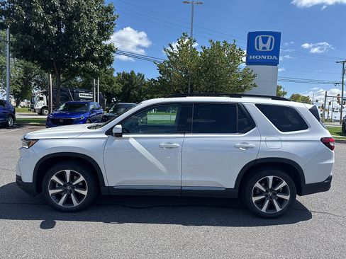 Used 2025 Honda Pilot Elite image 2