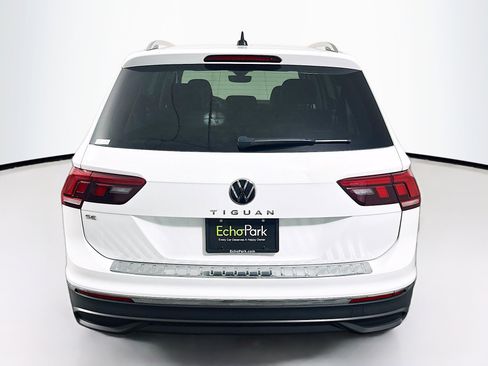 Used 2022 Volkswagen Tiguan SE w/ Panoramic Sunroof Package image 7
