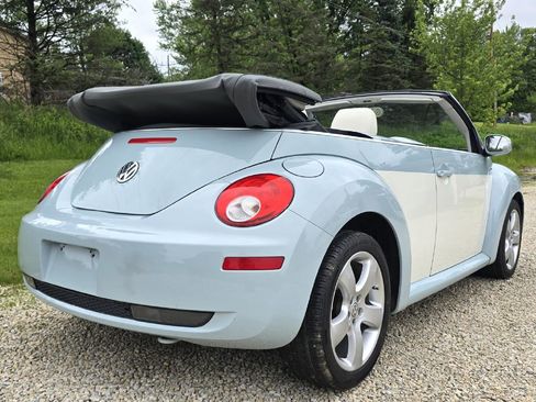 Used 2010 Volkswagen Beetle Final Edition FWD image 9