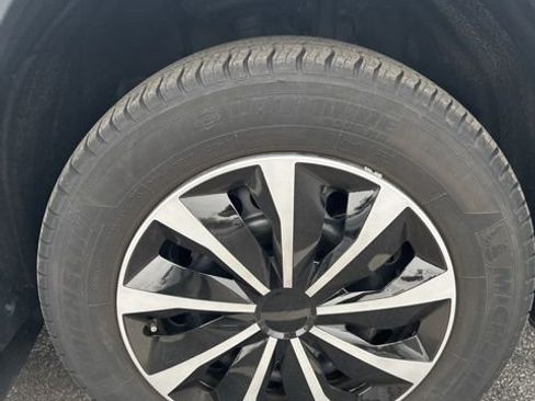 Used 2022 Toyota RAV4 LE image 8