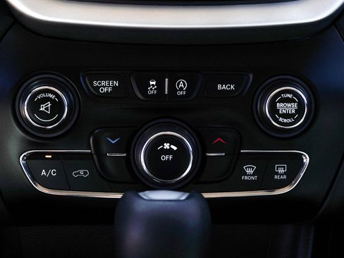 Used 2016 Jeep Cherokee Trailhawk w/ Leather Interior Group AWD/4WD image 36