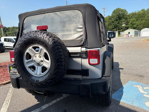 Used 2009 Jeep Wrangler X AWD/4WD image 17