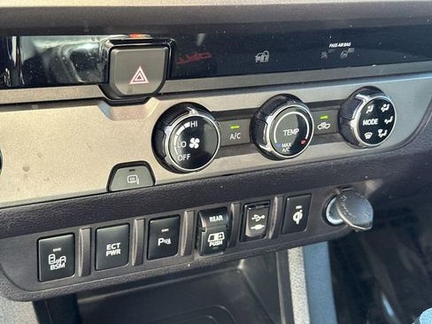 Used 2018 Toyota Tacoma TRD Sport w/ Technology Package image 35