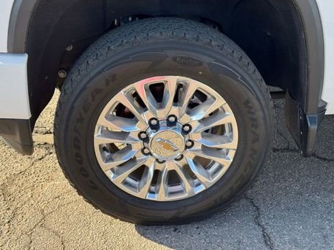 Used 2022 Chevrolet Silverado 3500 High Country w/ Technology Package image 11