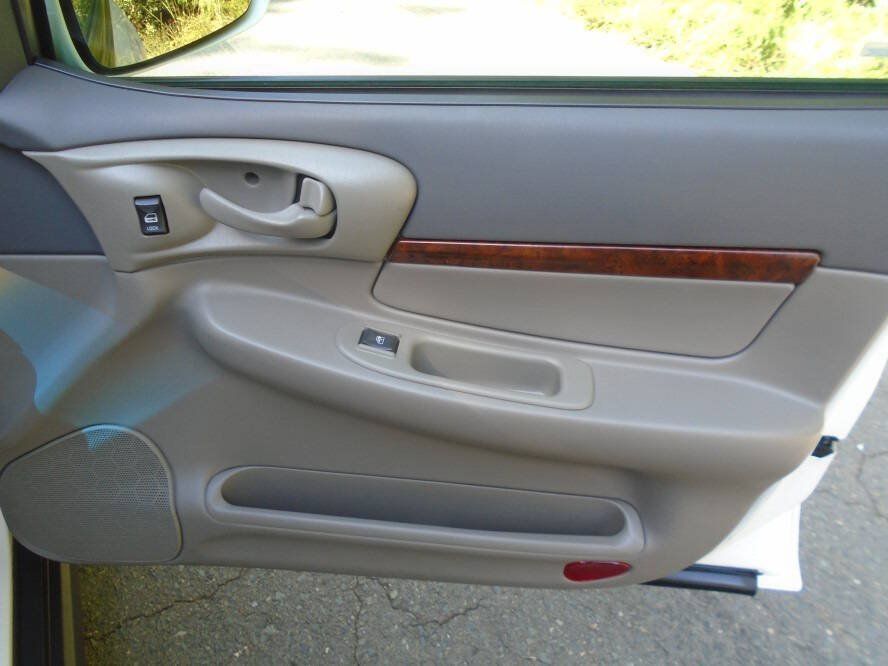 Used 2001 Chevrolet Impala w/ Preferred Equipment Group FWD image 24