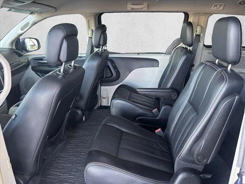 Used 2012 Chrysler Town & Country Touring-L w/ Entertainment Group #2 FWD image 10
