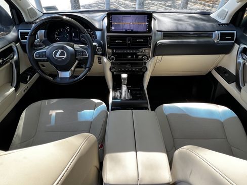 Used 2023 Lexus GX 460 Premium w/ Accessory Package image 37