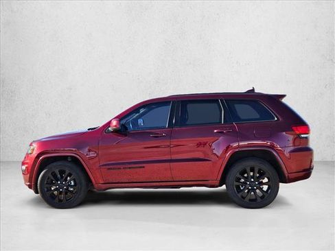 Used 2018 Jeep Grand Cherokee Altitude image 9