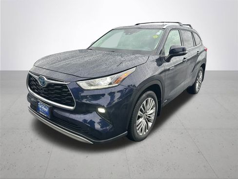 Used 2021 Toyota Highlander Platinum image 2