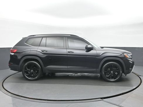 Used 2023 Volkswagen Atlas SE w/ Panoramic Sunroof Package FWD image 2
