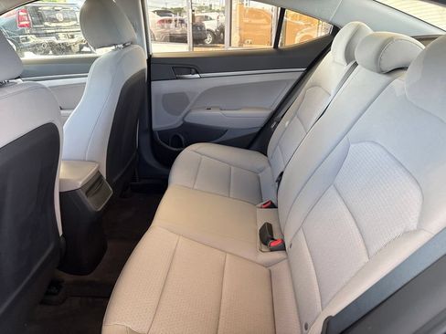 Used 2017 Hyundai Elantra SE w/ Cargo Package FWD image 13