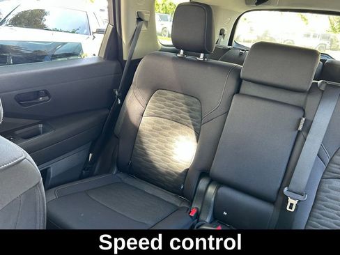 Used 2025 Nissan Pathfinder SV image 15