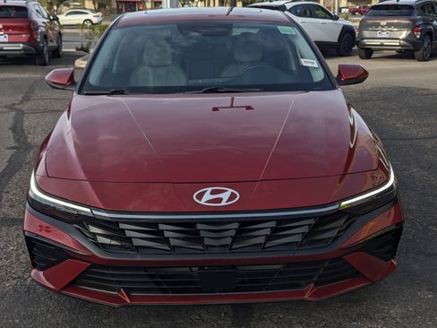 Certified 2025 Hyundai Elantra Limited image 6