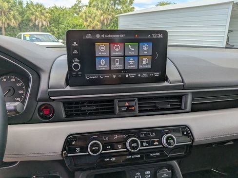 Used 2025 Honda Pilot Touring image 26
