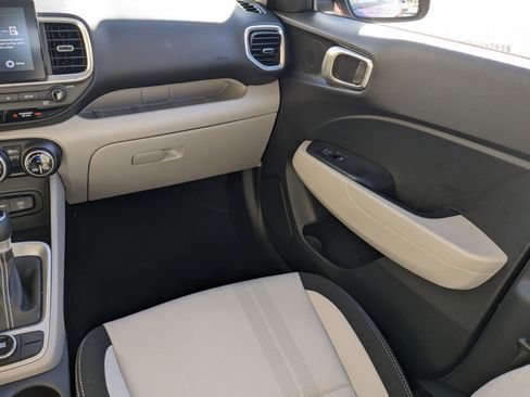 New 2025 Hyundai Venue SEL image 19