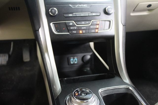 Used 2019 Ford Fusion SE AWD/4WD image 22