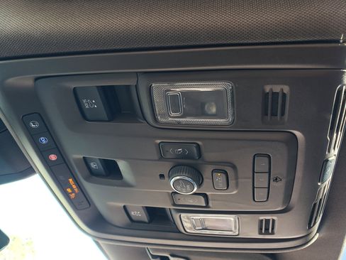 Used 2021 GMC Yukon Denali w/ Denali Premium Package image 24