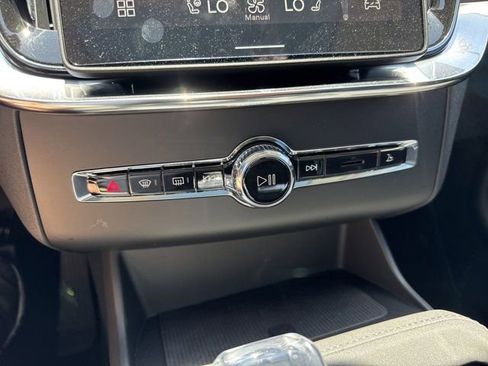 New 2025 Volvo XC90 B6 Plus w/ Protection Package Premier image 30