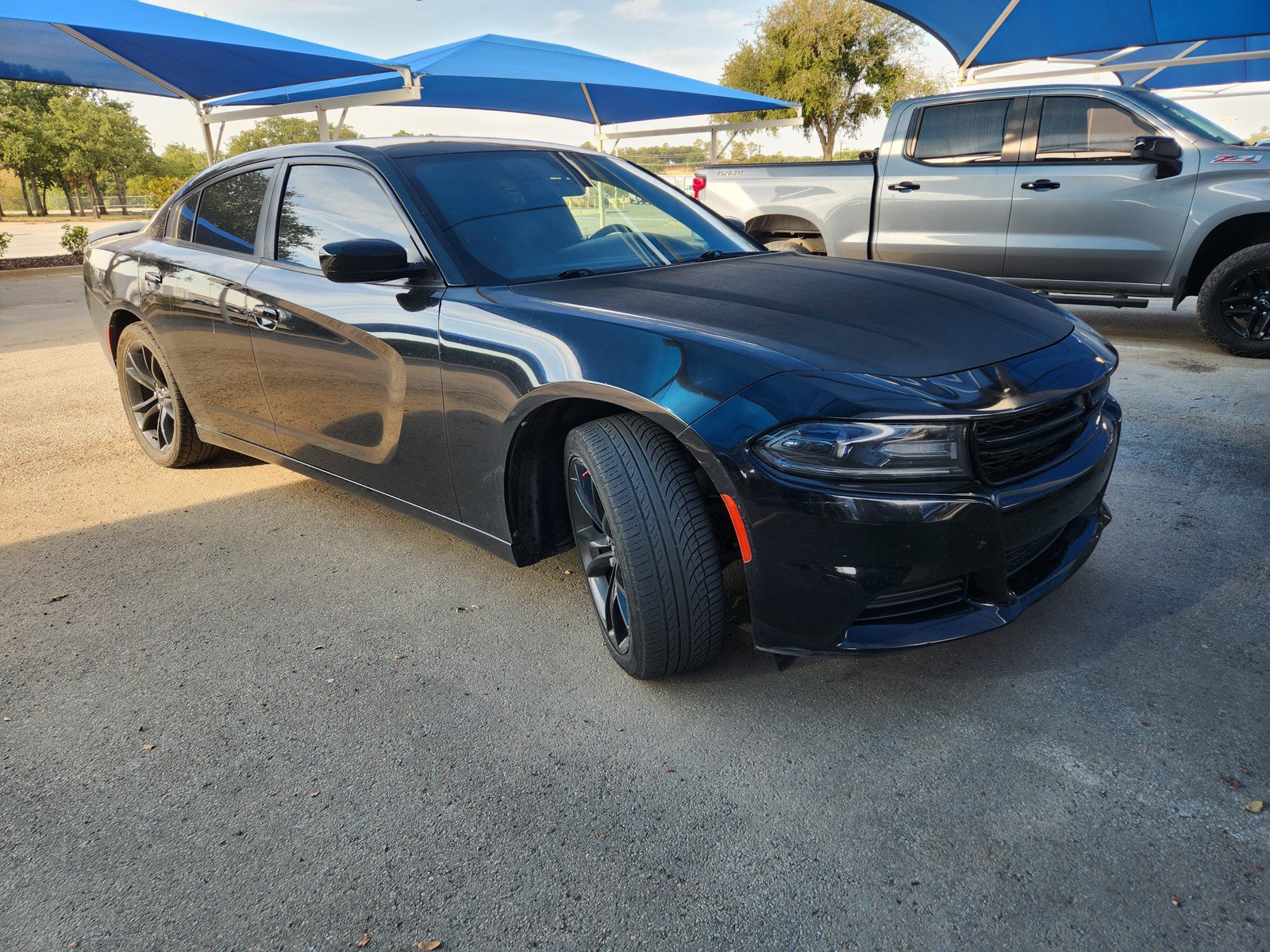 Used 2018 Dodge Charger SXT w/ Blacktop Package RWD image 1
