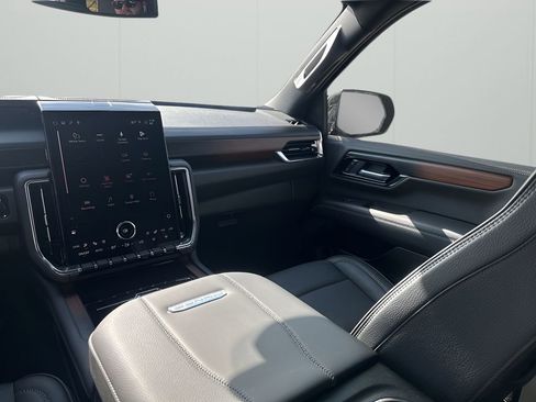 New 2026 GMC Yukon Denali w/ Sun & Power Step Package image 24