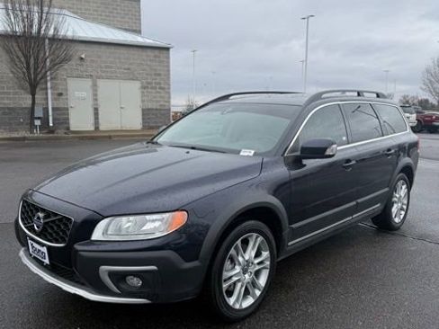 Used 2016 Volvo XC70 T5 Premier w/ Proximity Package image 3