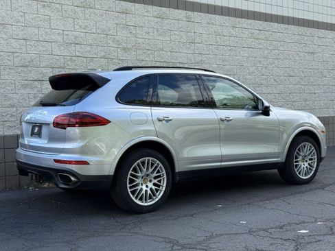 Used 2018 Porsche Cayenne Platinum Edition w/ Premium Package Plus AWD/4WD image 16