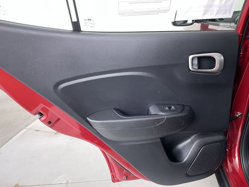 Used 2022 Hyundai Venue SE image 18