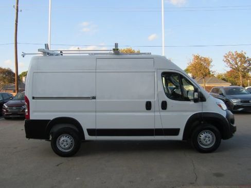 Used 2024 RAM ProMaster 2500 w/ Safety Group image 4