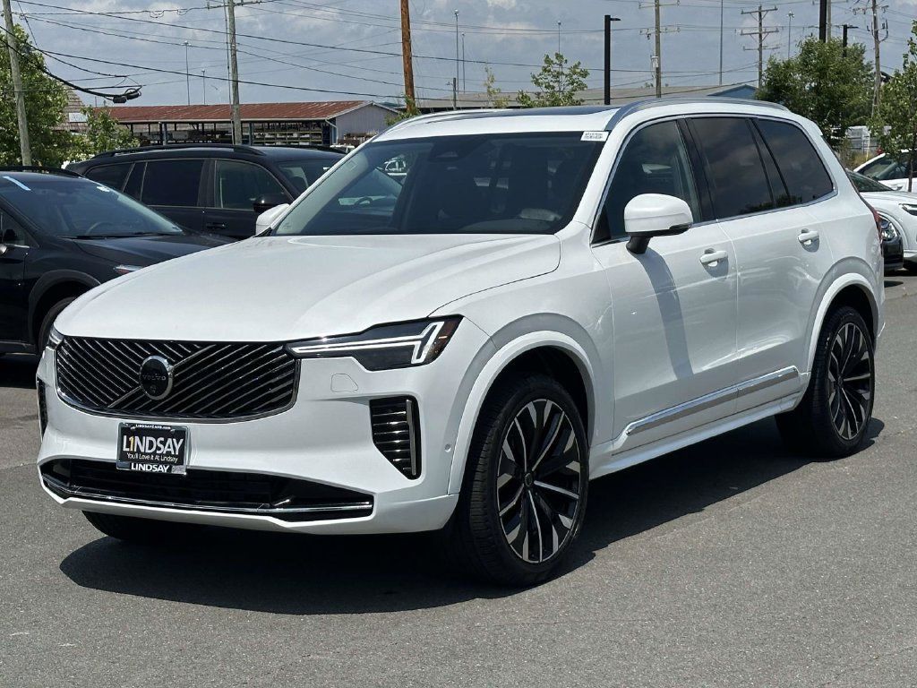 Used 2025 Volvo XC90 B6 Plus AWD/4WD image 3