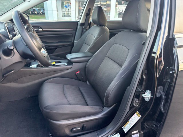 Used 2025 Nissan Altima 2.5 SV FWD image 13