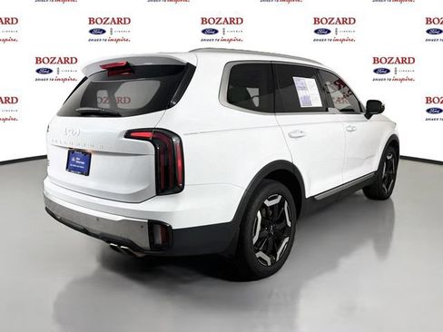 Used 2024 Kia Telluride EX w/ EX Captain's Chair Package FWD image 8