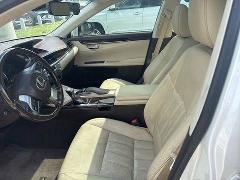 Used 2016 Lexus ES 350 w/ Luxury Package w/Wood Trim FWD image 5