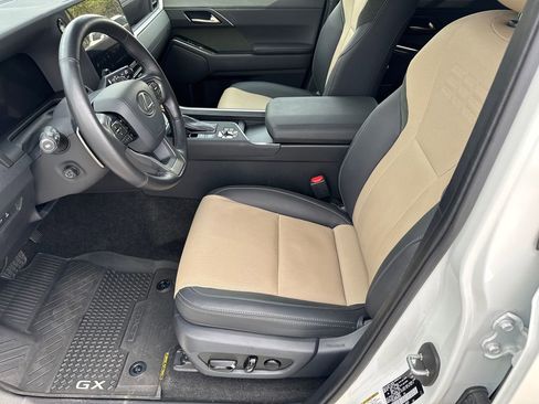 Used 2024 Lexus GX 550 AWD/4WD image 9