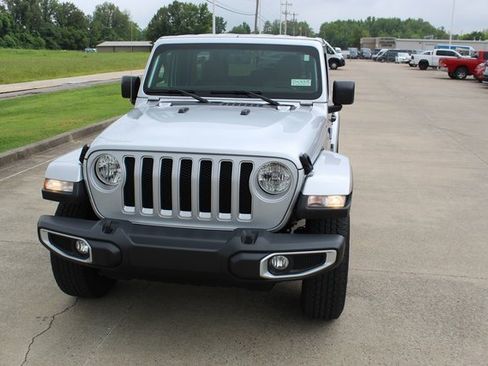 Used 2022 Jeep Wrangler Unlimited Sahara w/ Cold Weather Group image 3